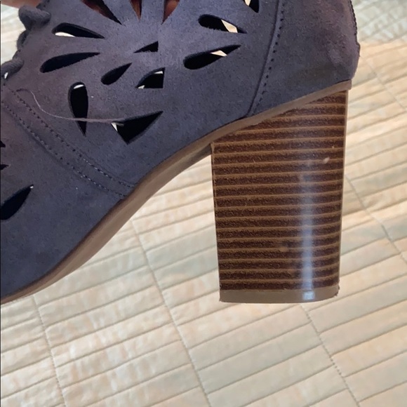 Lace-up Block-Heel Sandals - Picture 5 of 5